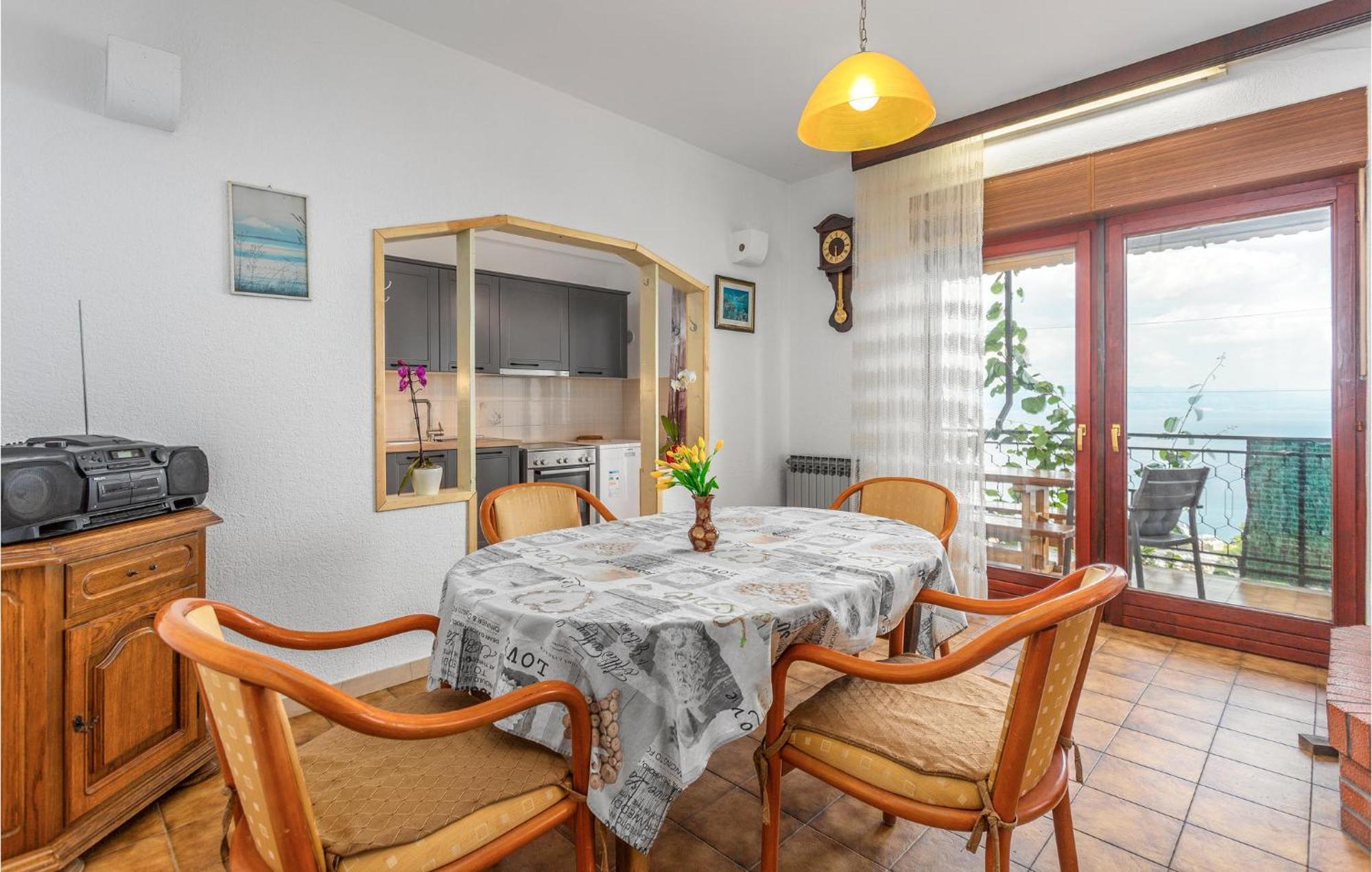 Nice Apartment In Lovran With Kitchen Eksteriør bilde