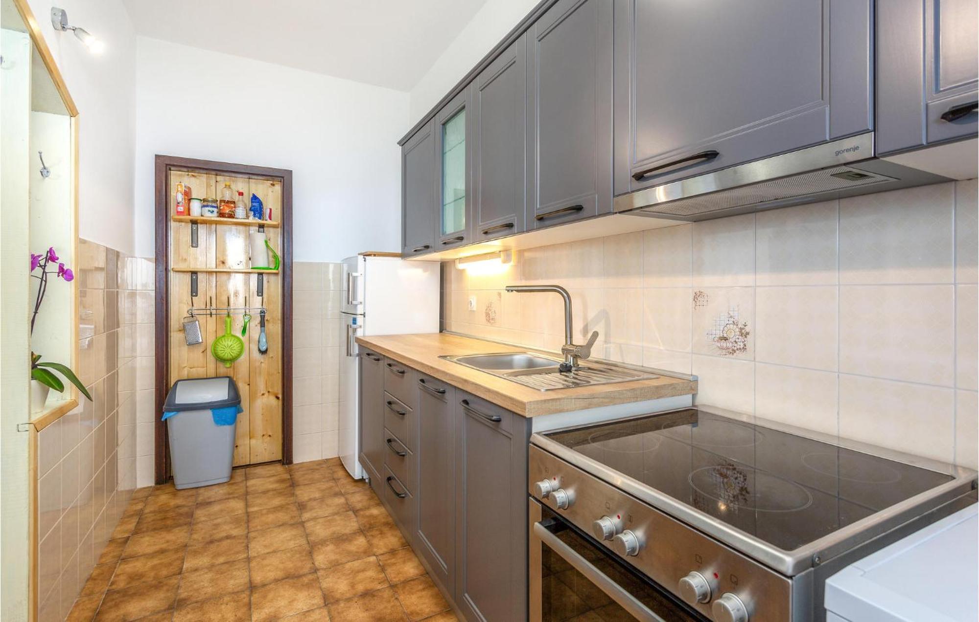 Nice Apartment In Lovran With Kitchen Eksteriør bilde