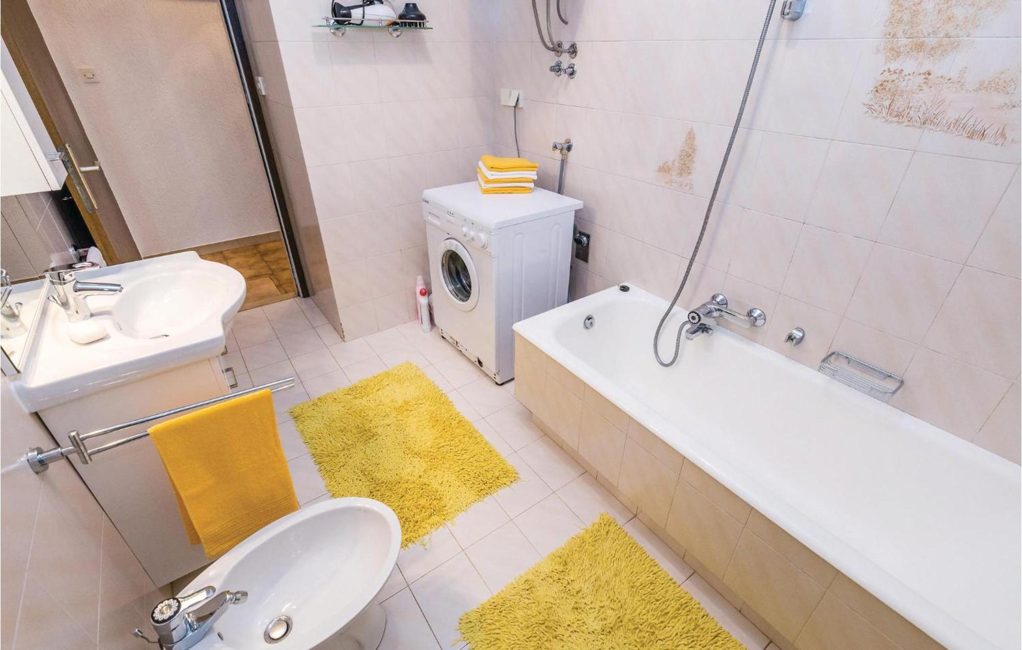 Nice Apartment In Lovran With Kitchen Eksteriør bilde